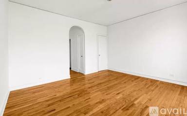 Main picture of 80 1/2 Jane St