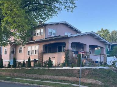 Main picture of 117 W Lincoln Ave