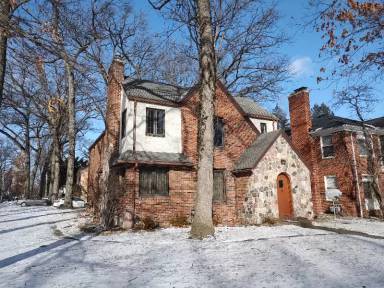 Main picture of 2324 Kenwood Blvd