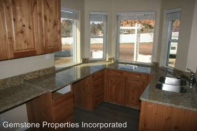 Main picture of 1060 N Louis St