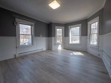 Main picture of 129 Center St