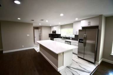 Main picture of 2701 Warren Cir