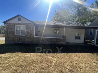 Main picture of 3046 E 9th St