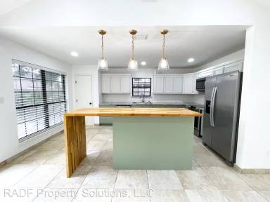 Main picture of 7508 N 21st St