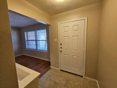 Main picture of 1016 Indian Creek Trl