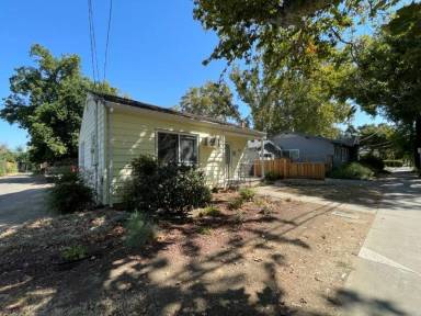 Main picture of 819 Oak Ave