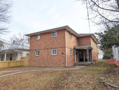 Main picture of 810 Clarendon St