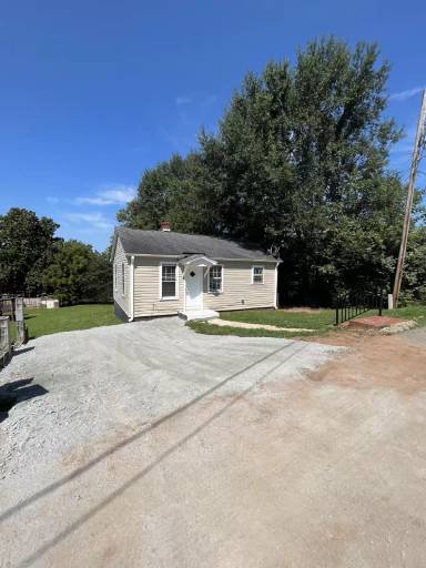 Main picture of 204 N 3rd St