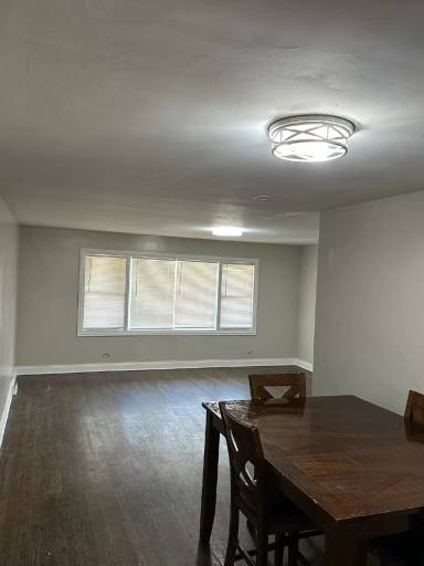 Main picture of 2621 W 79th St