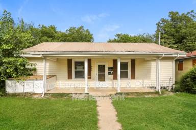 Main picture of 900 N Graham Ave