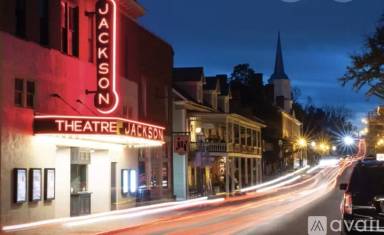 Main picture of 305 W Main St