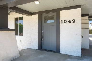 Main picture of 1049 W 62nd St