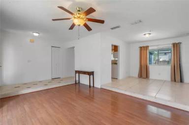 Main picture of 5437 Baybrook Ave