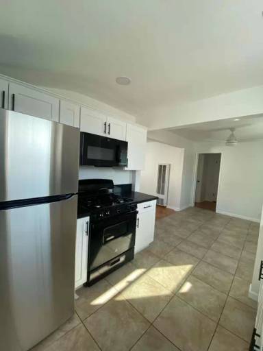 Main picture of 331 W Windsor Rd