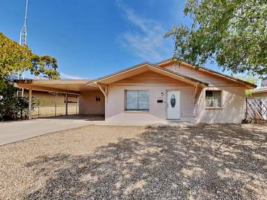 Main picture of 5318 W Windsor Ave