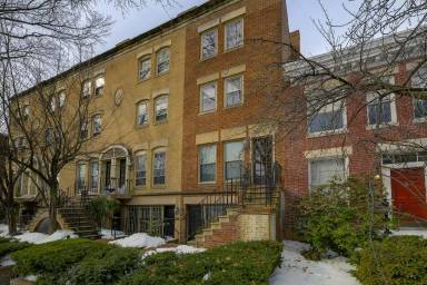 Main picture of 226 3rd St NE