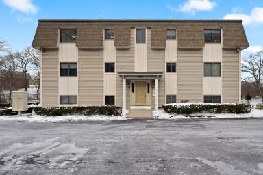 Main picture of 1396 Lonsdale Ave