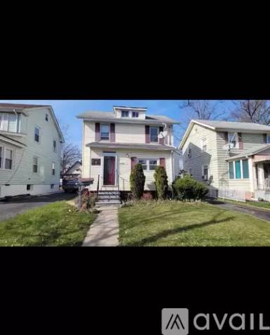 Main picture of 464 W 3rd Ave