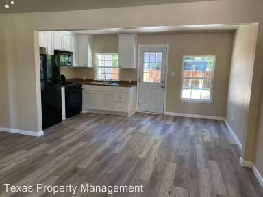 Main picture of 400 W Chambers St