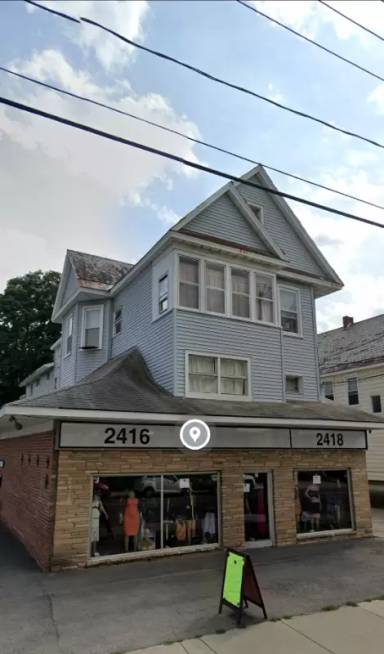 Main picture of 2418 Broadway