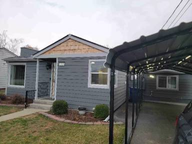 Main picture of 1219 N Ashland Ave