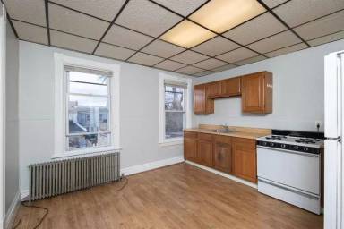 Main picture of 13 112th St