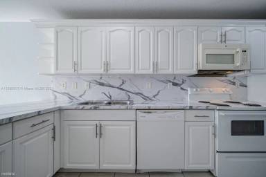 Main picture of 10450 SW 172nd St