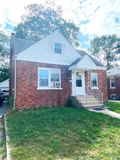 Main picture of 215 E 141st St