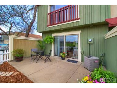 Main picture of 855 W Moorhead Cir