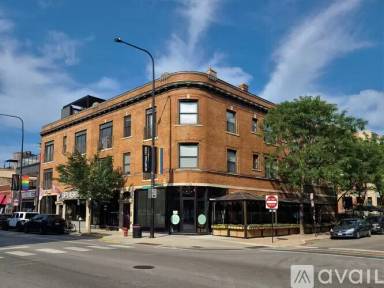 Main picture of 3337 N Halsted St
