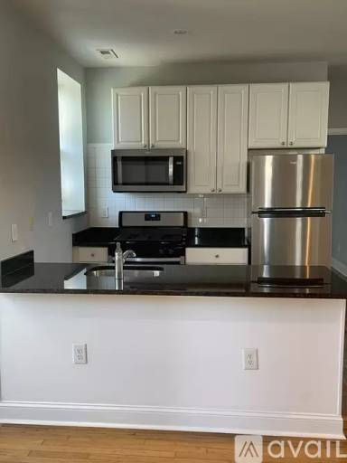 Main picture of 2445 Lakeview Ave