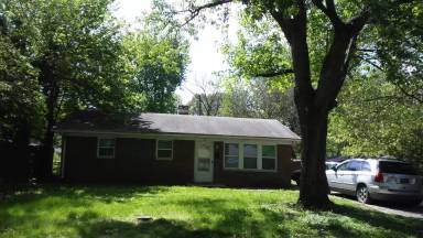 Main picture of 4 Lloyd Ave