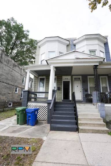 Main picture of 819 E 41st St