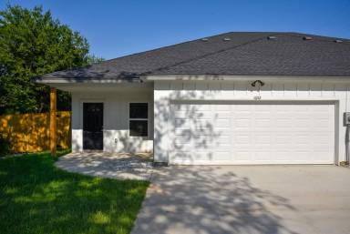 Main picture of 1602 N McDonald Ave