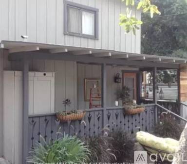 Main picture of 668 Brookside Ln