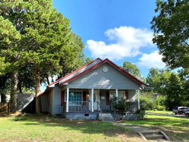 Main picture of 900 Hoover St