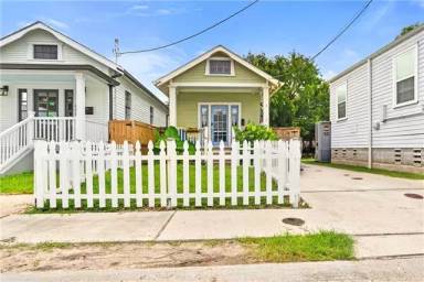 Main picture of 617 Forstall St