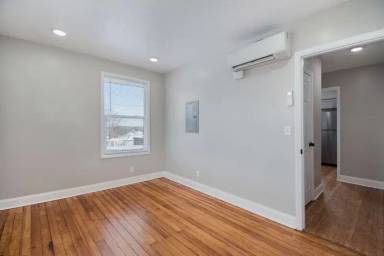 Main picture of 3512 Dodge St