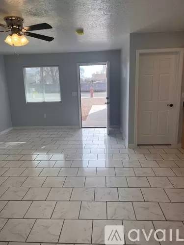 Main picture of 1720 W 12th St