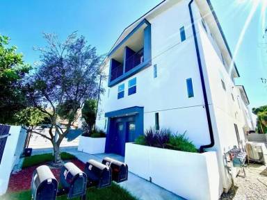 Main picture of 232 1/2 E 27th St