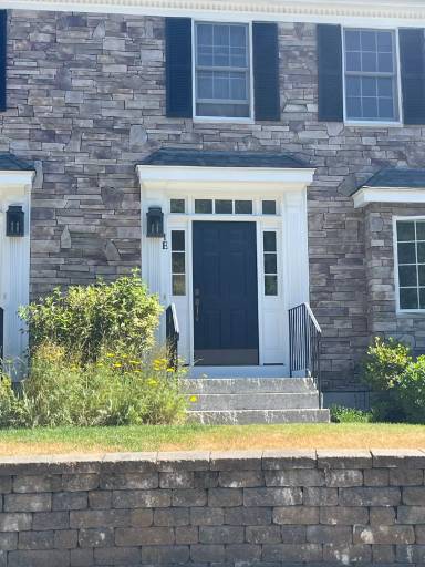 Main picture of 1 Sawyer Ln