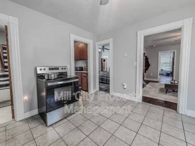 Main picture of 463 Lake Ave