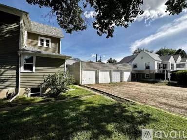 Main picture of 2120 Russell Ave
