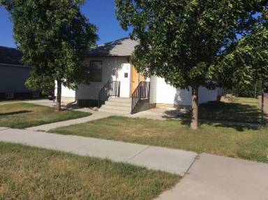 Main picture of 145 10th Ave W