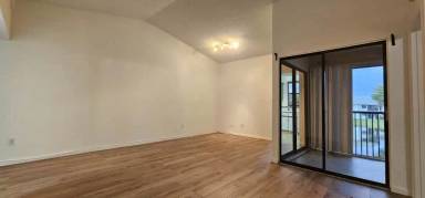 Main picture of 1080 N Franklin Ave