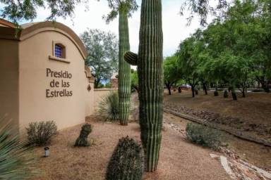 Main picture of 442 E Placita Cordel