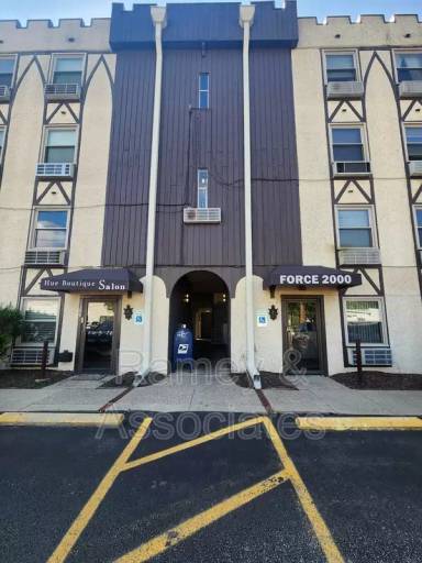 Main picture of 4012 DuPont Cir