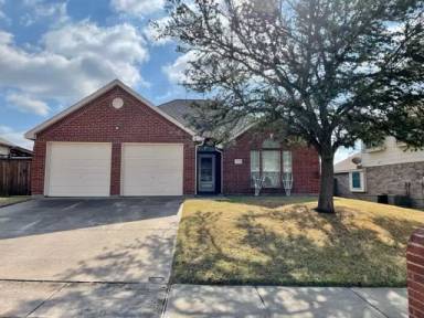 Main picture of 3010 Wren Ln