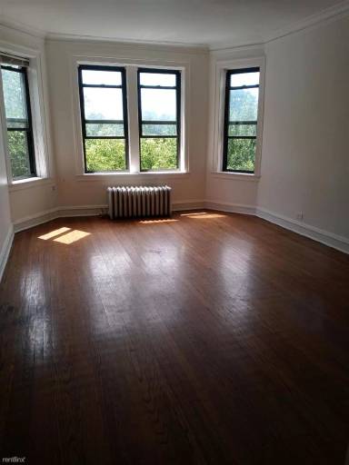 Main picture of 2437 W Greenleaf Ave