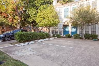 Main picture of 5000 Cedar Springs Rd